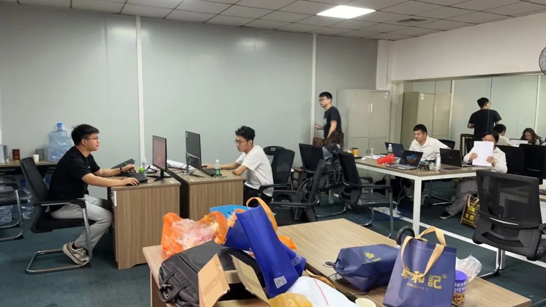 《致敬，奋斗的青春》